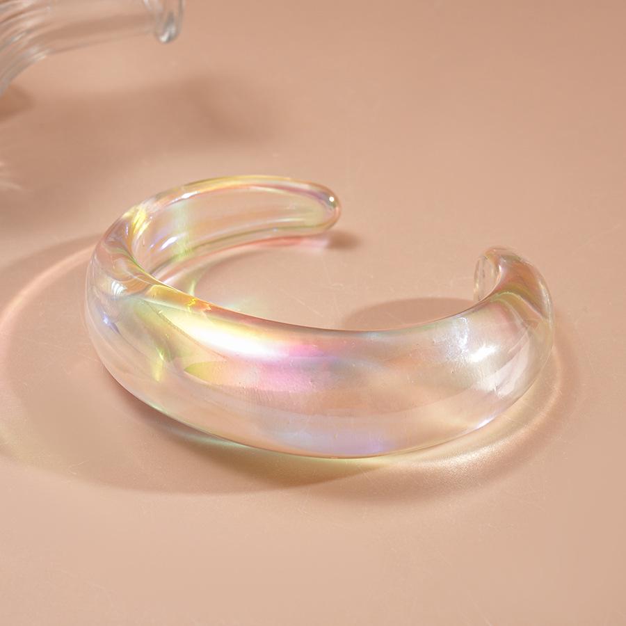 Bracciale Geometrico Acrilico Iridescente Esagerato: Gioielli Unici e di Alta Gamma per le Mani delle Donne