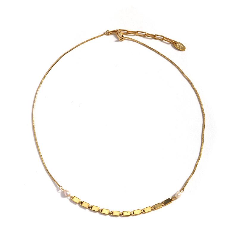 Elegant Abalone Shell Pendant Necklace with Gold-Plated Brass Eight-Pointed Star and Zircon on a Retro Simple Clavicle Chain for Women.