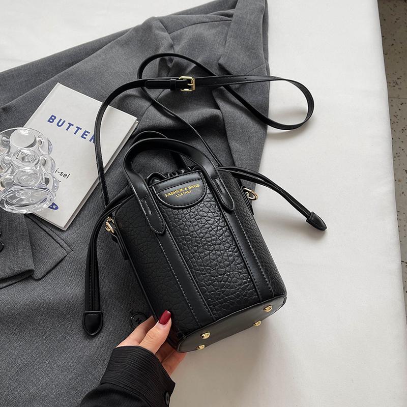 

Ретро мини-сумки для женщин, новые фактурные сумки из искусственной кожи для женщин, модная сумка-ведро на одно плечо с завязками и буквами Mini(Max Length<20cm)