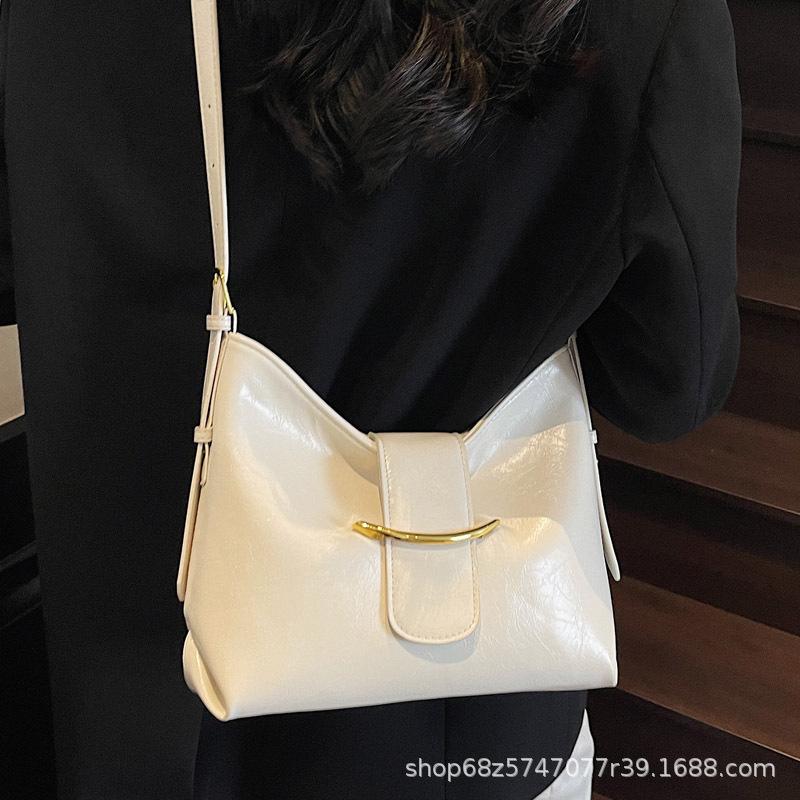 Popular 2025 summer high-end temperament trendy shoulder bag simple and versatile foreign style women's shoulder armpit bag