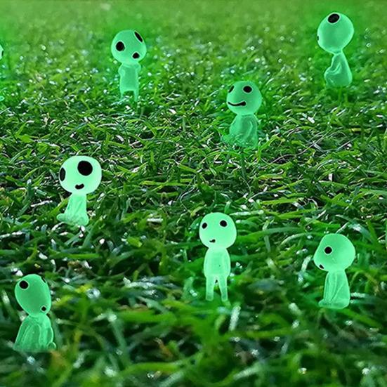 10 Pcs Mini Resin Alien Figures Fairy Garden Tiny Alien Accessories Little Glow In Dark Alien Decor for Micro Landscape Outdoor Patio Lawn Yard