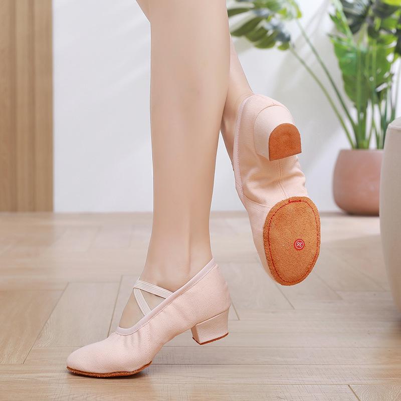 

Women s Soft Sole Ethnic Dance & Yoga Shoes 37
