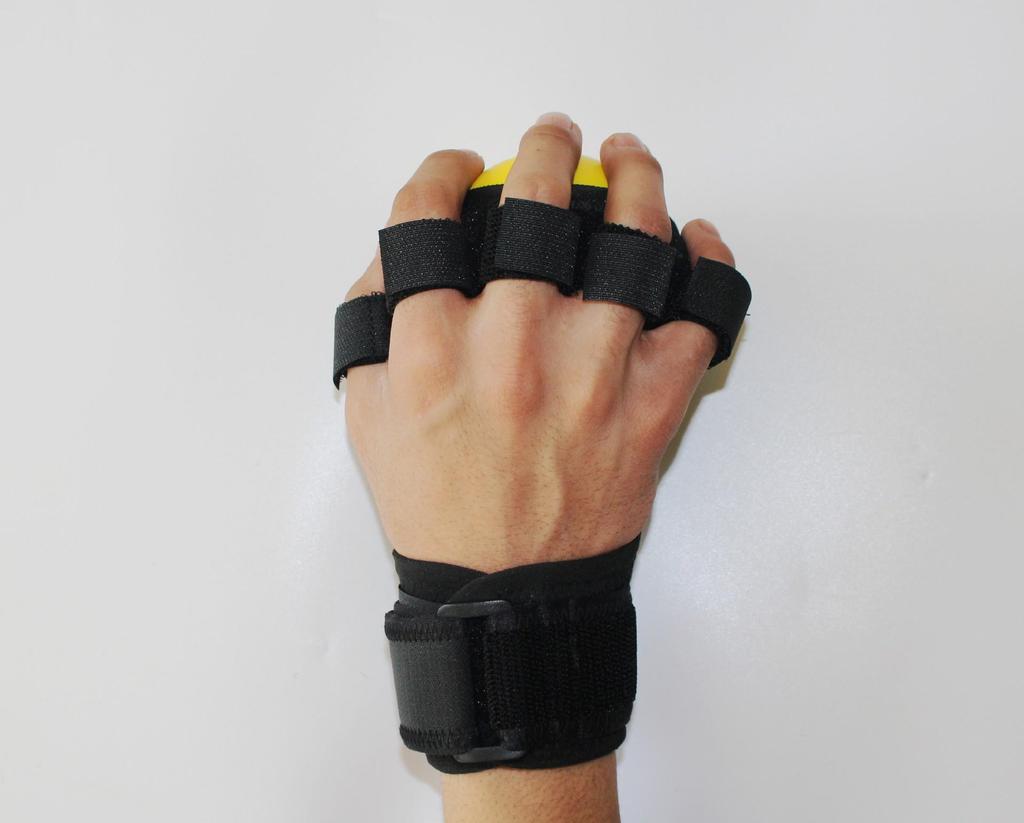 Masážní přístroj pro rehabilitaci rukou a prstů s úchopovou koulí a separátorem prstů