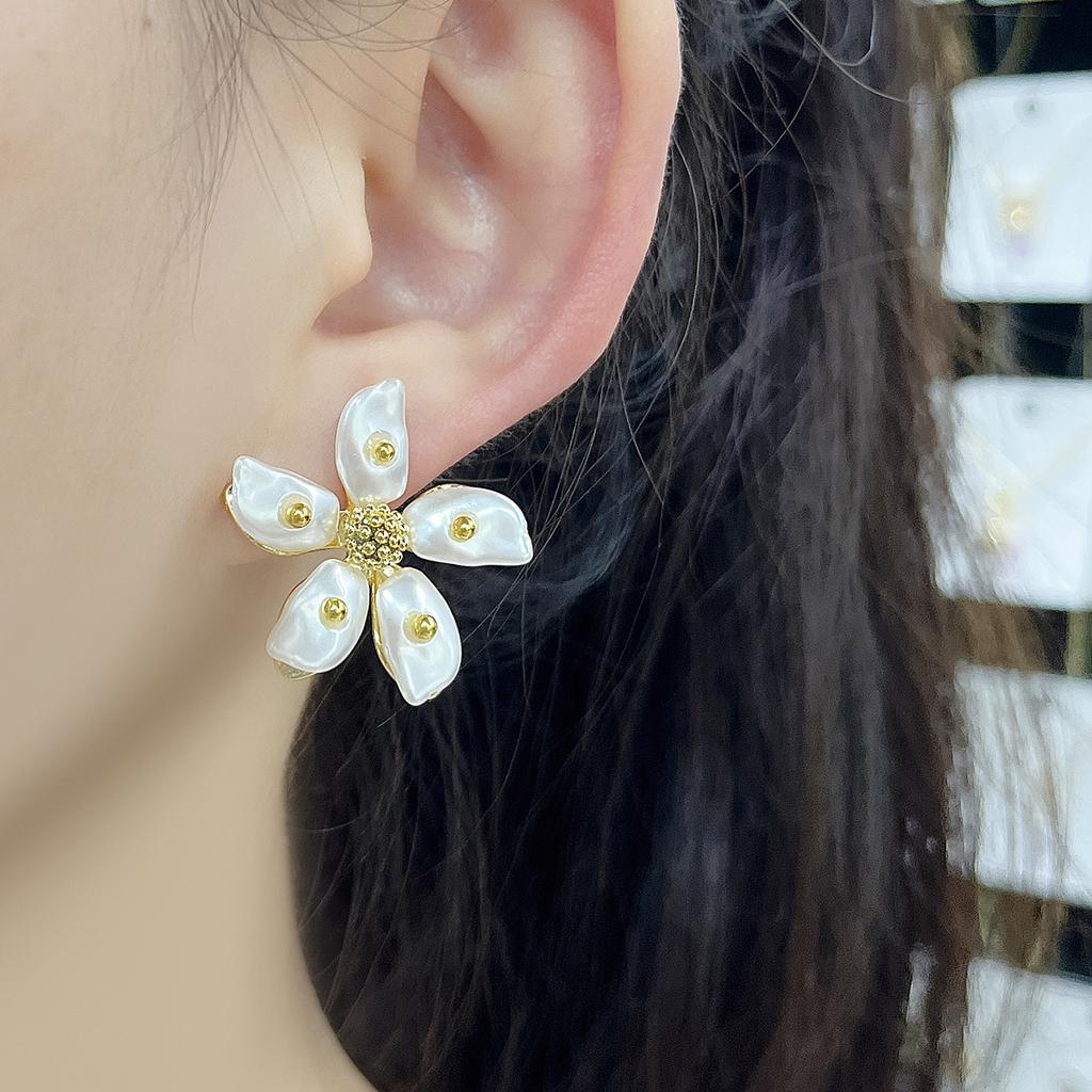 Exclusive Design High-end Flower Stud Earrings, Fashionable, Luxurious, Retro-style, Elegant Earrings