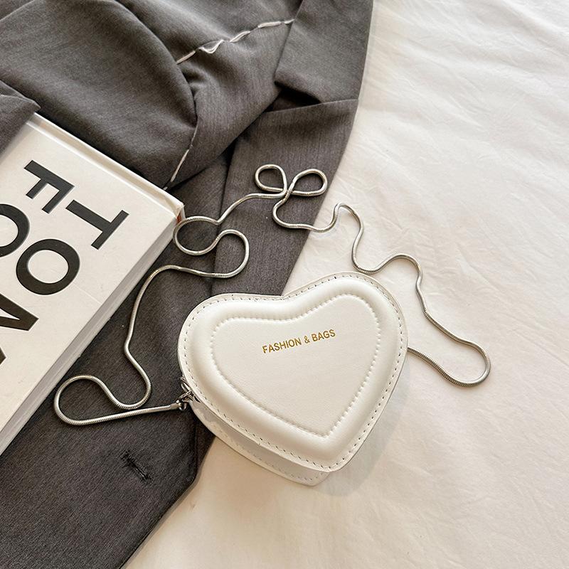 

Стильна і проста невелика жіноча сумка, літо 2024, нова проста і популярна сумка для відпочинку на одному плечі, любовна сумка-мессенджер білий