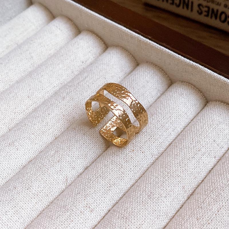 

Retro Geometric Heavy Metal Ring for Women – Light Luxury Stainless Steel Jewelry