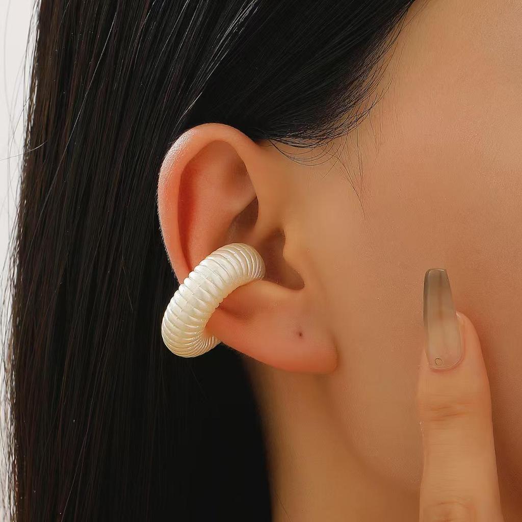 Chic European & American Oval Hollow Electroplated Ear Clip Earrings