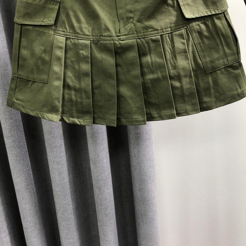Армейско-зеленая джинсовая плиссированная юбка для женщин. Модные тренды. Короткая юбка — фото 7