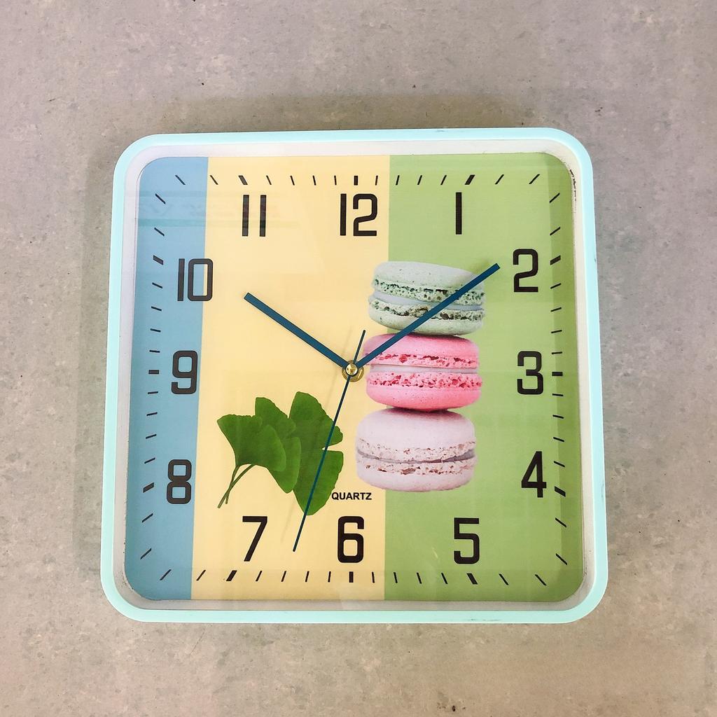 12-inch Square Simple Creative Retro Home Quartz Wall Clock, Living Room and Bedroom Wall Table 30cm