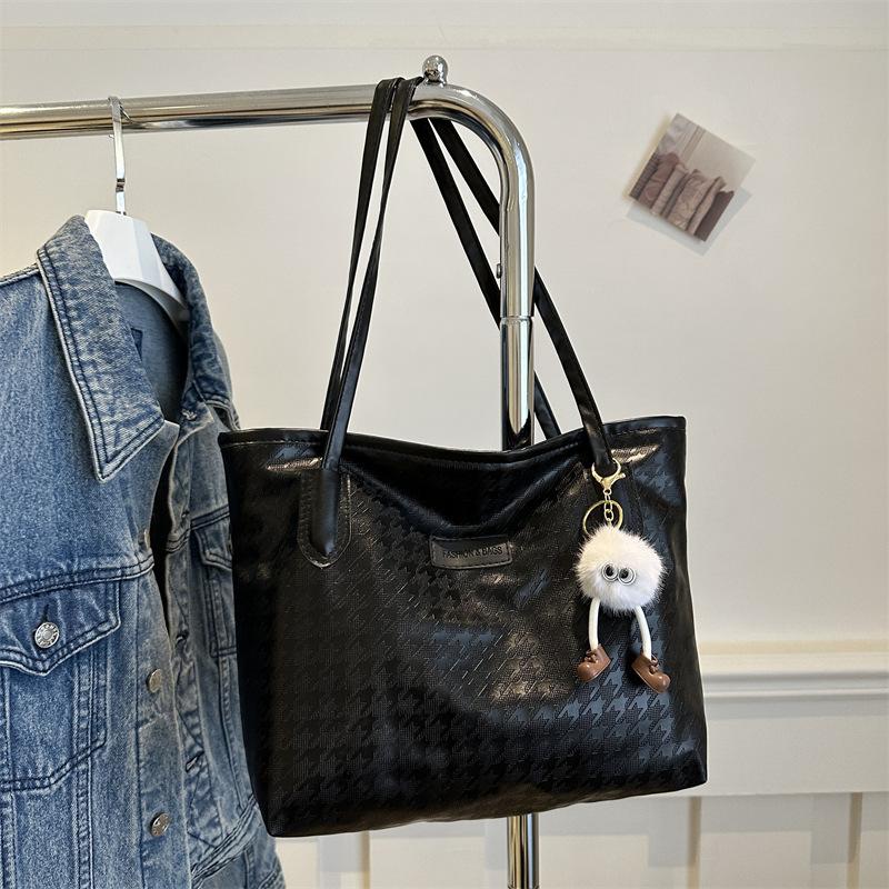 

Wholesale tote bag women s large-capacity commuter bag spring and summer versatile shoulder bag fashion college student new women s bag single pack чёрный