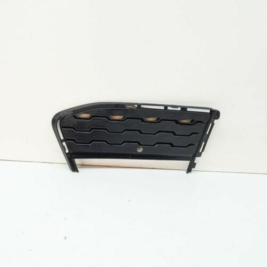 

Решетка воздухозаборника противотуманной фары переднего бампера для BMW 7 серии G12 G11 (Лево право) - Номера деталей 51118092157/51118092158. Right 51118092158