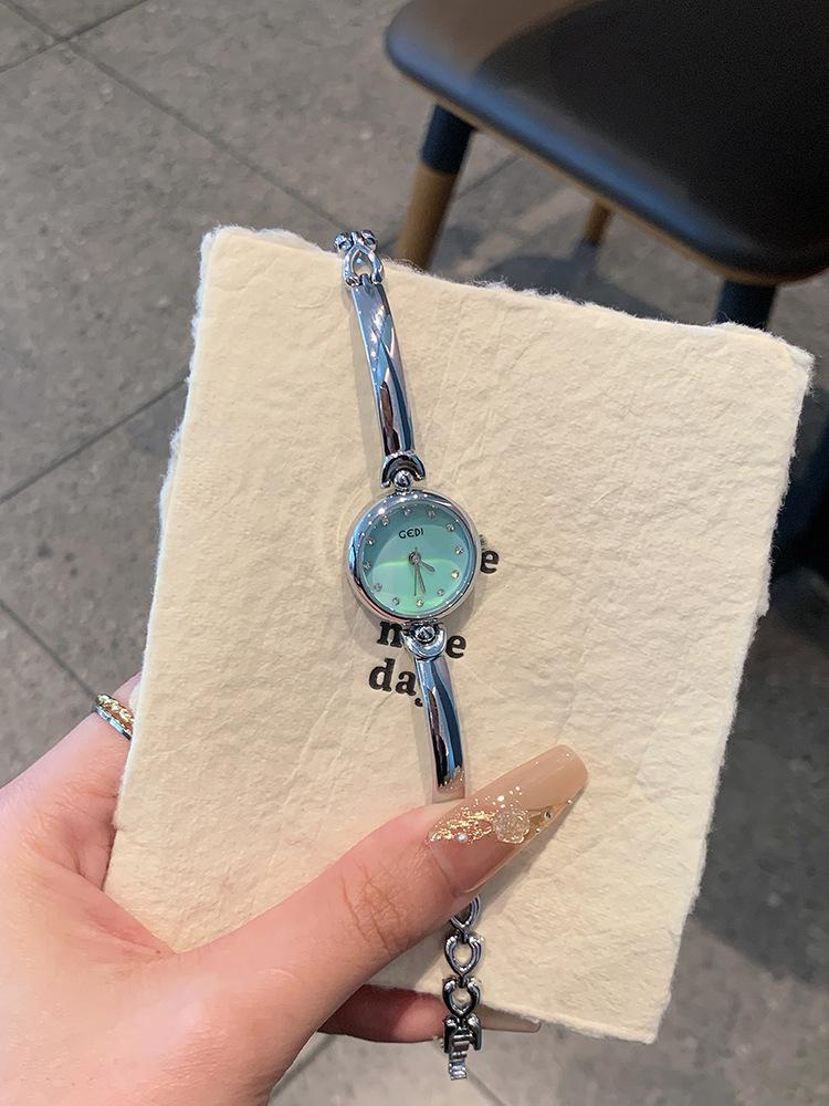 Ceas Brățară Minimalist pentru Femei Gedi, Lux Ușor, Jumătate Brățară