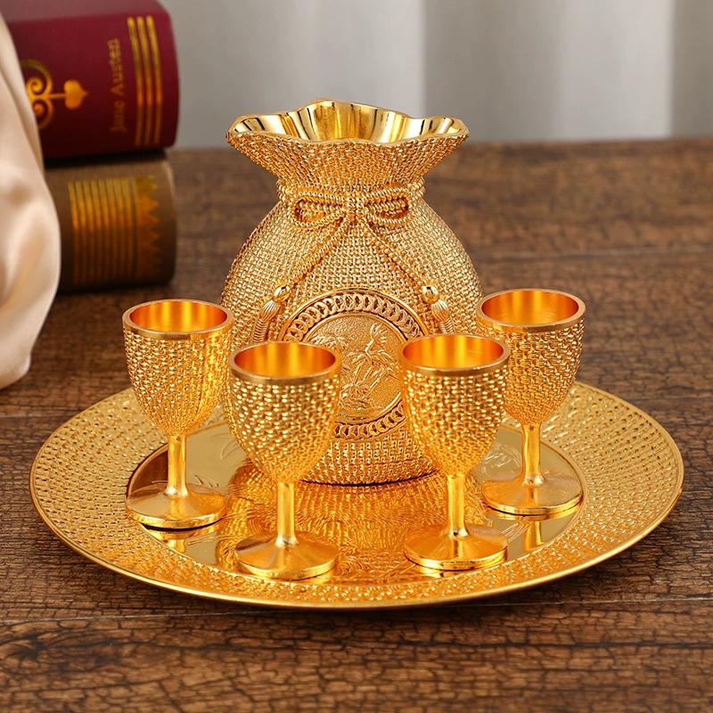 

Luxury Vintage Hip Flask Set with Elegant Wine Glasses for Wedding Toasting and Home Decoration