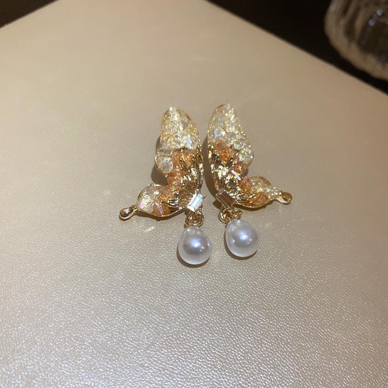 Silver Needle Diamond & Pearl Flower Stud Earrings - French Retro Fashion Design for Women.