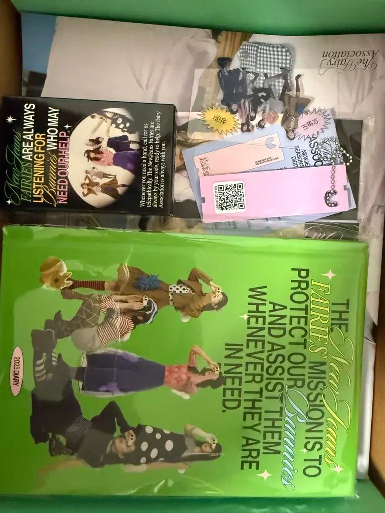 NEW JEANS 2025 Season's Greetings