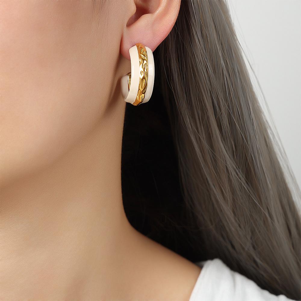 Hong Kong Style Hammered Titanium Steel Gold-Plated C-Shaped Earrings with Drip Glaze Design