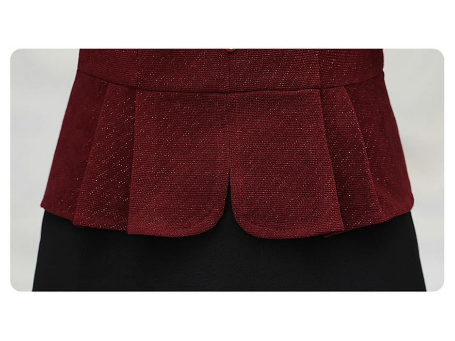Elegantes Langarm-Kleid im Zweiteiler-Look für stilvolle Frauen mittleren Alters