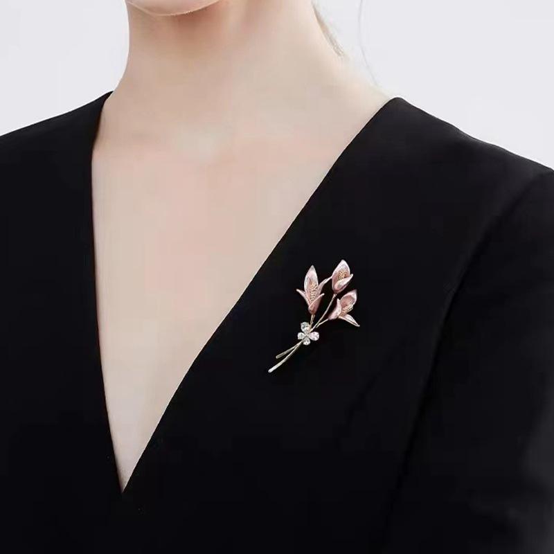 Korean Hand-Painted Lily Brooch: Elegant Floral Pin for Women's Coats and Suits