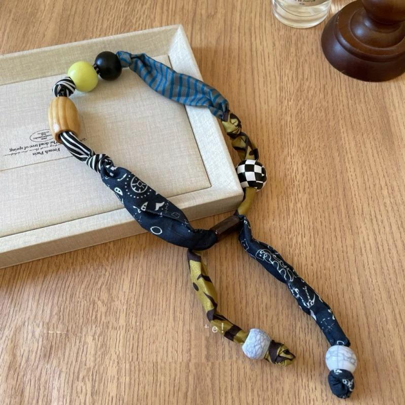Retro Leopard Print Silk Scarf Necklace for Women - High-end, Luxurious, Niche, Small-sized Collar Chain