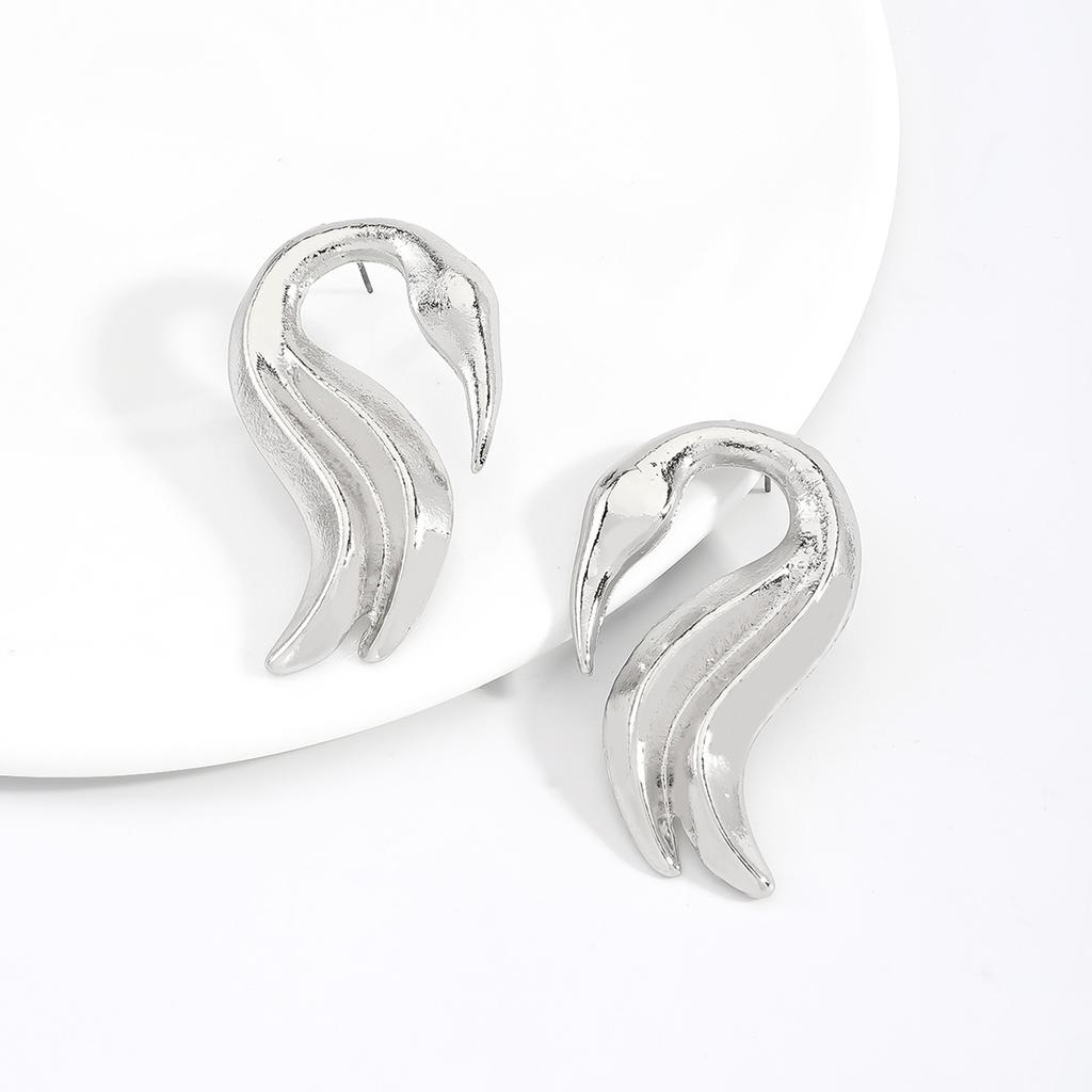 New Swan Shape Light Luxury Earrings Temperament Glossy Earrings Personality High Sense Fashion Stud Earrings