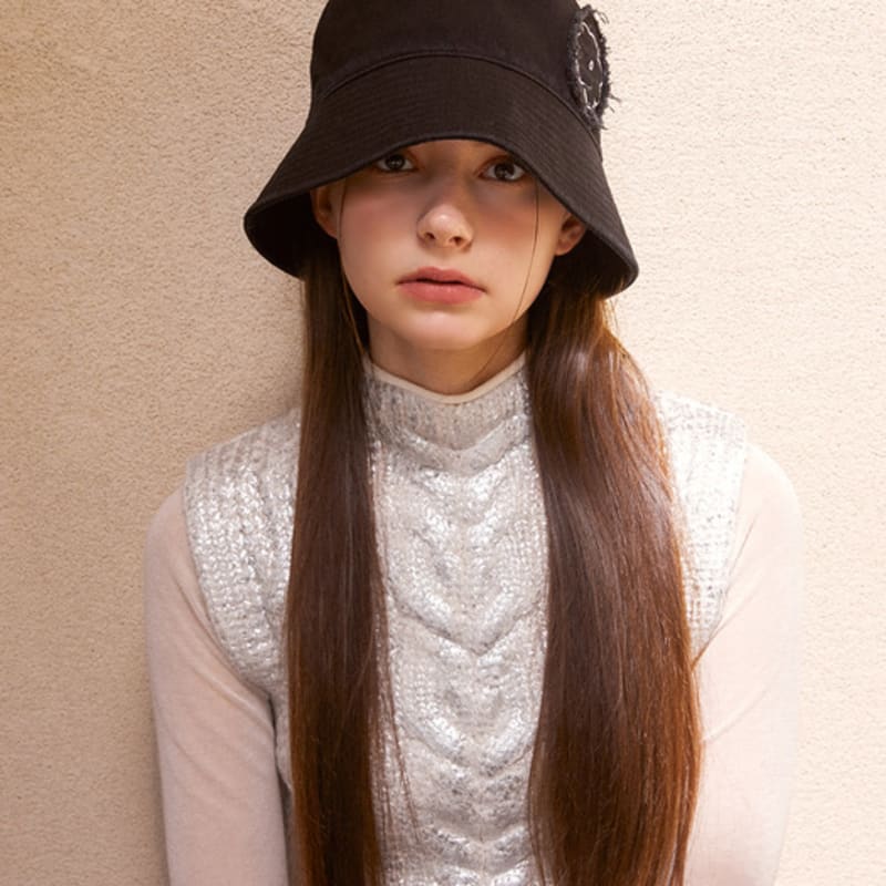 ELKE BLOEM FLOWER PATCH COTTON Black BUCKET HAT