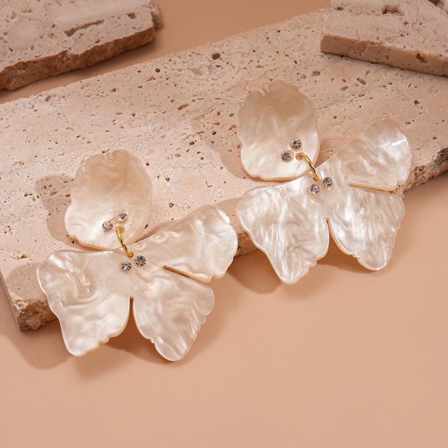 European and American Retro Diamond-encrusted Resin Flower Silver Needle Earrings Simple Niche Earrings 