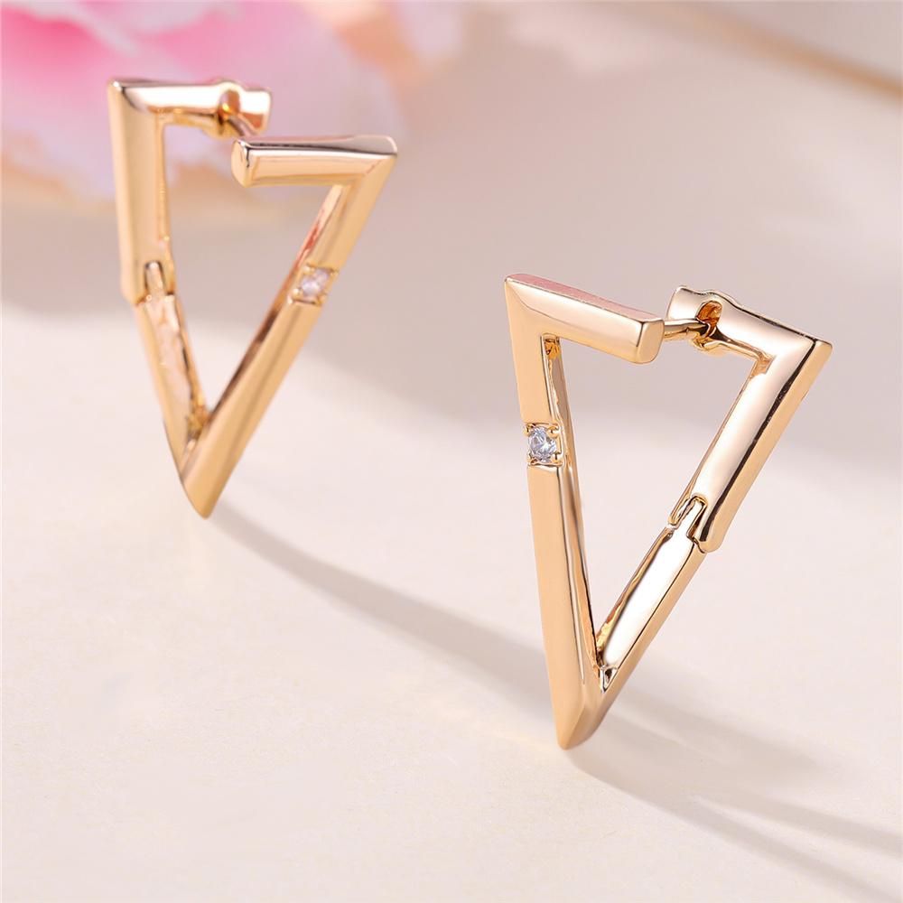 Einzigartige Damen Weiße Dreieck Zirkonstein Creolen Goldfarbe Mode Geschenke für Freundinnen Hochzeits Schmuck Für Frauen