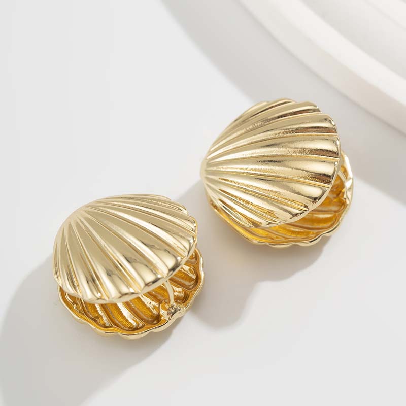 2026 New Vintage Metal Shell Stud Earrings for Women Fashion Creative Gold Color Geometric Scalloped Earrings Jewelry Wholesale