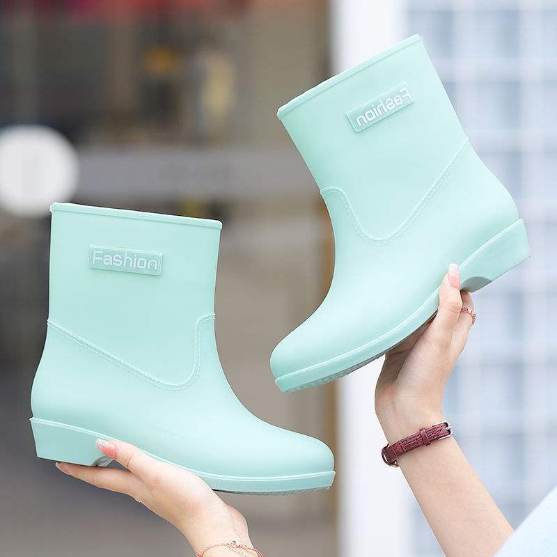 New medium tube rain shoes women's waterproof and wear-resistant four-season women's rain boots warm and velvet flat rain shoes kitchen shoes glue 