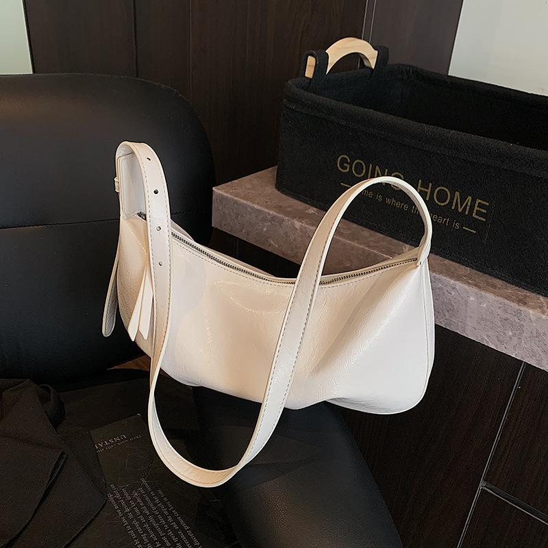 Today's popular large-capacity dumpling bag women's new fashionable simple and versatile shoulder messenger bag