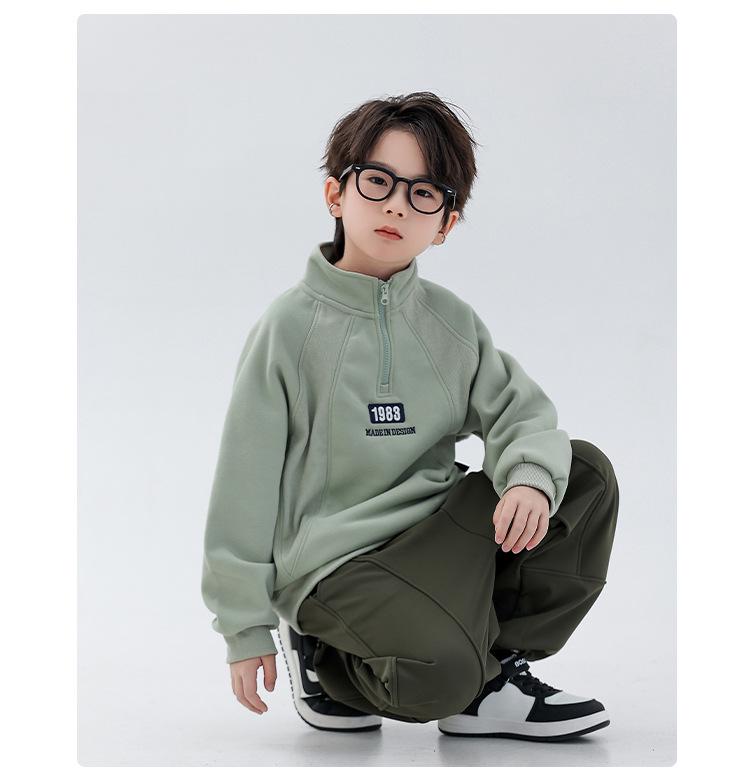 Boys' Velvet Half-Zip Stand Collar Hoodie: 2025 Winter Thickened One-Piece Top for Children
