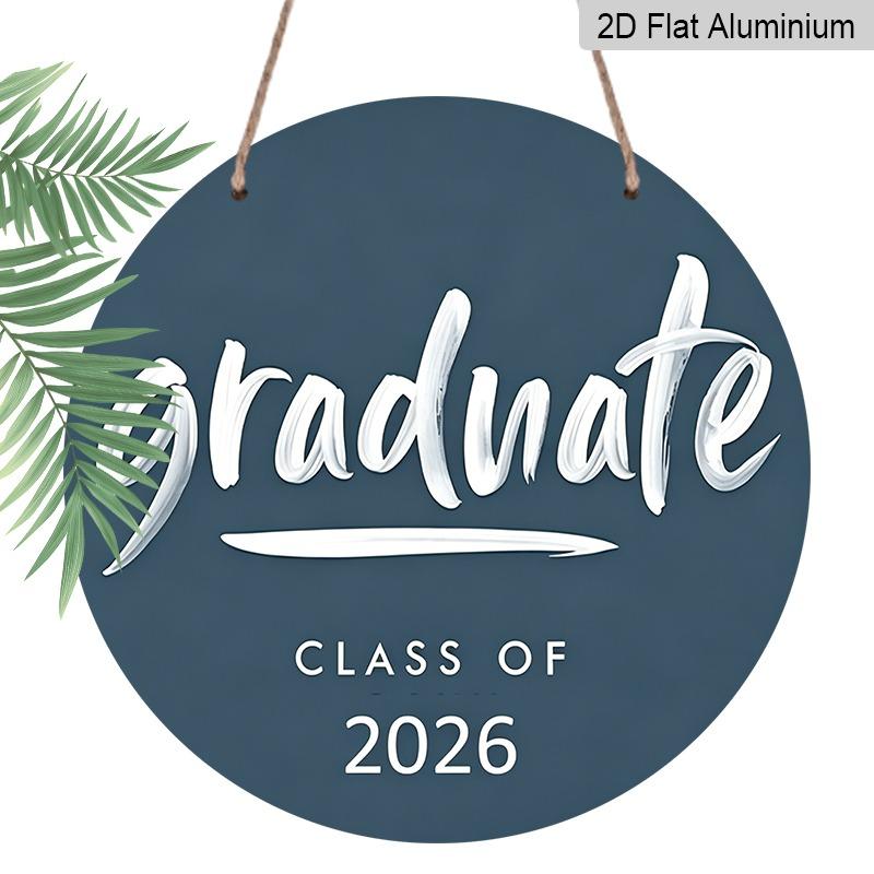 2D Flaches Aluminium 2026 Abschluss-Thema Wandbehang Souvenir Geschenk, Erhältlich in Mehreren Größen, mit Einem Grau-blauen Hintergrund und Pinselstrich-Schriftart
