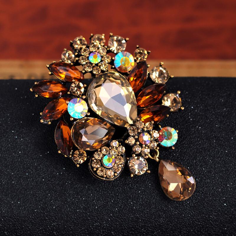 Vintage Flower Brooch Alloy Crystal Acrylic Jewelry For Women And Men