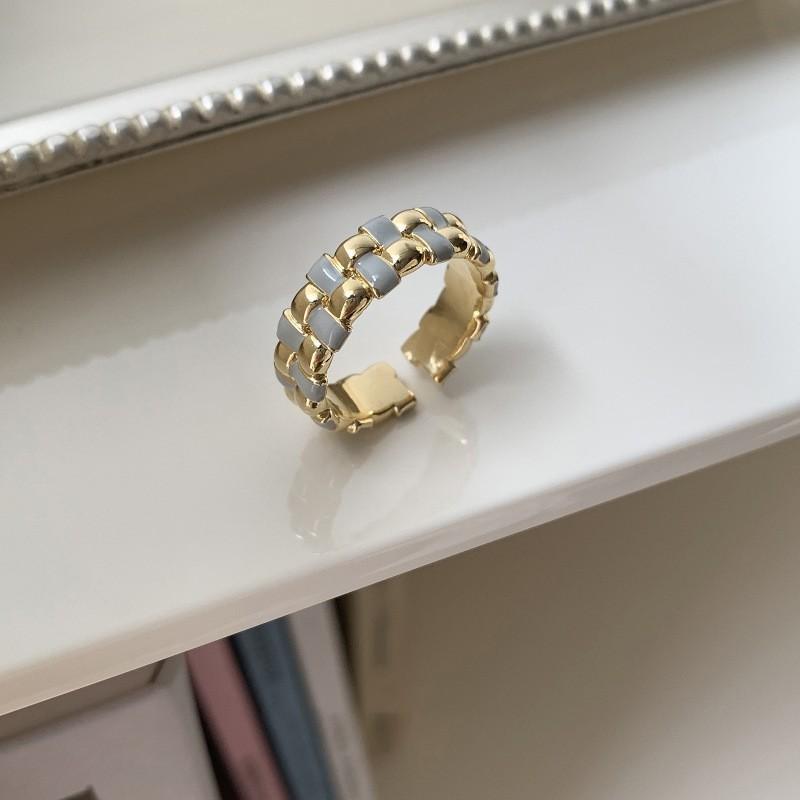 Copper Contemporary Vintage Ring For Women With Luxurious Gold Finish And Dazzling Geometric Diamond Detailing