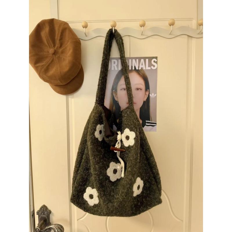 Embroidered Shoulder Bag, New Sweet and Artistic Bohemian Tote Bag