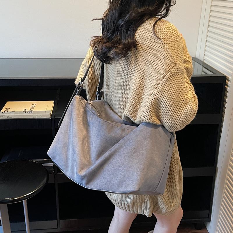 2025 Herbst und Winter neue Retro-Schulter-Tragetasche lockere große Kapazität fauler Stil Wildleder-Kissenbeutel