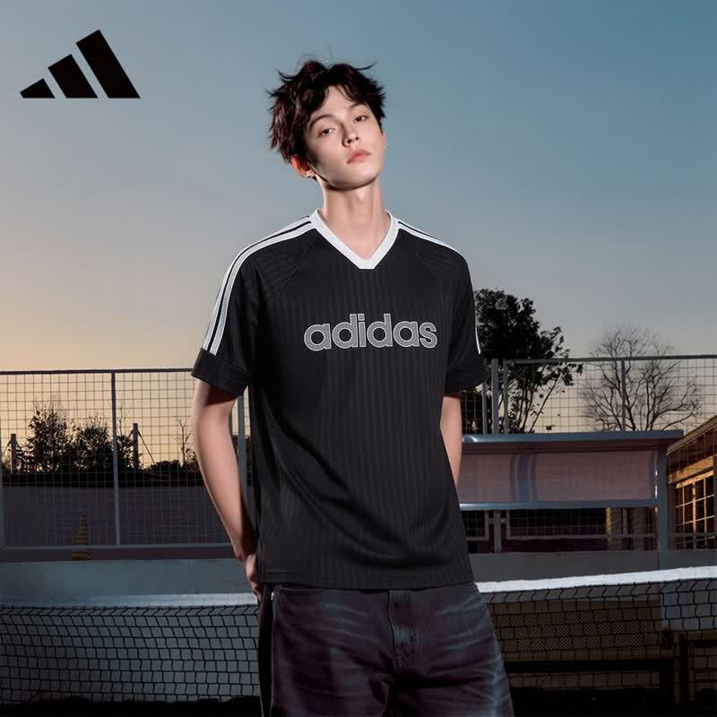 Adidas V-Neck Quick-Dry Short Sleeve T-Shirt XS