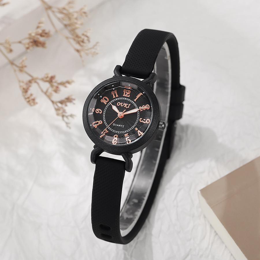 Ladies Small Dial Watch Alloy Luxury Quartz Watch Comfortable Silicone Band Fashion Watch