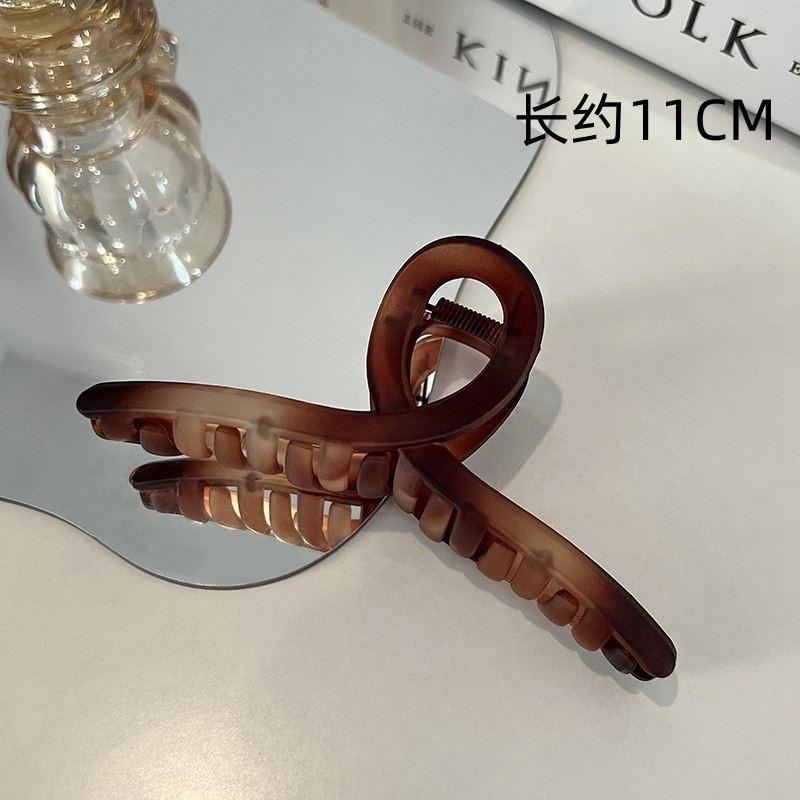 Large French Retro Claw Hair Clip for Elegant Women's Hairstyles.