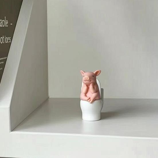 Miniature Pink Pig Toilet Toilet Thinking Pig Figurine Sitting on Statue Cartoon Farm