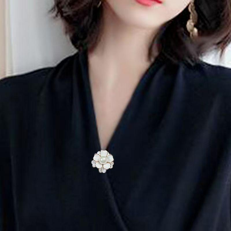 Classic Pearl Camellia Brooch Handmade With Oil Dripping Technique High-End Colorfast Women'S Accessory Anti-Exposure Pin