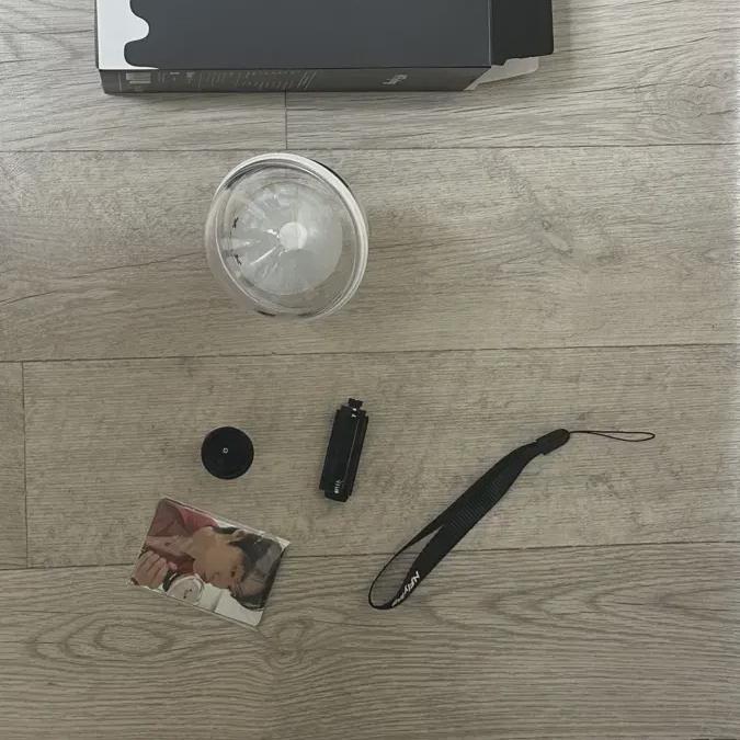 

N.flying - Selling Official Lightstick Ver. 2, Poca Included