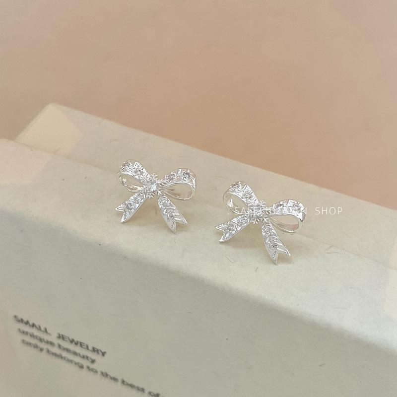 Корейские Серьги-гвоздики с Цирконами в виде Банта - Элегантные, Универсальные Модные Украшения
