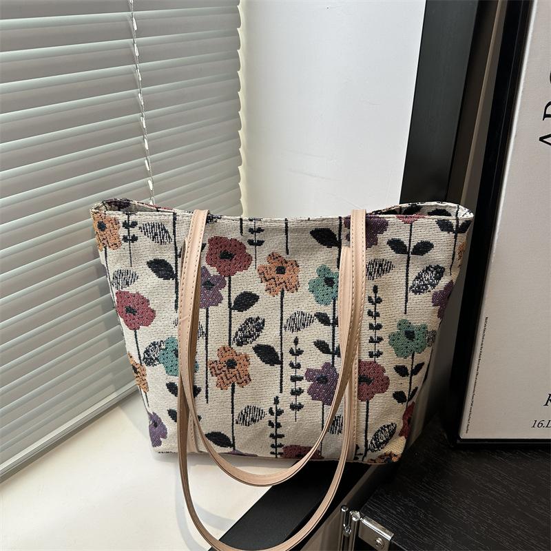 Beautiful casual niche design sense flower texture high sense temperament large capacity shoulder armpit bag