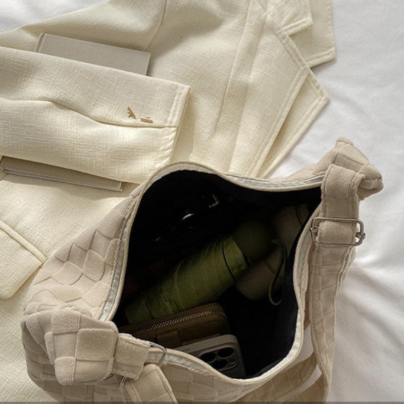 IELGY women's plush plaid handbag, retro large-capacity one-shoulder casual hand carry messenger bag (no pendant)