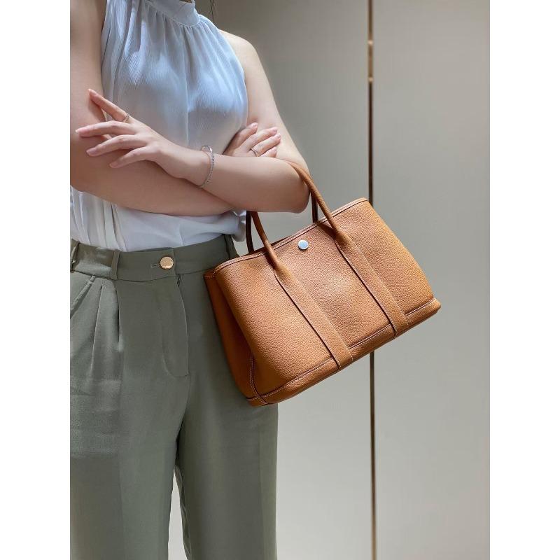 Borsa da giardino cucita a mano con filo cerato, ferramenta interamente in acciaio, borsa da donna portatile in pelle bovina primo strato con motivo a collo di mucca Ntogo
