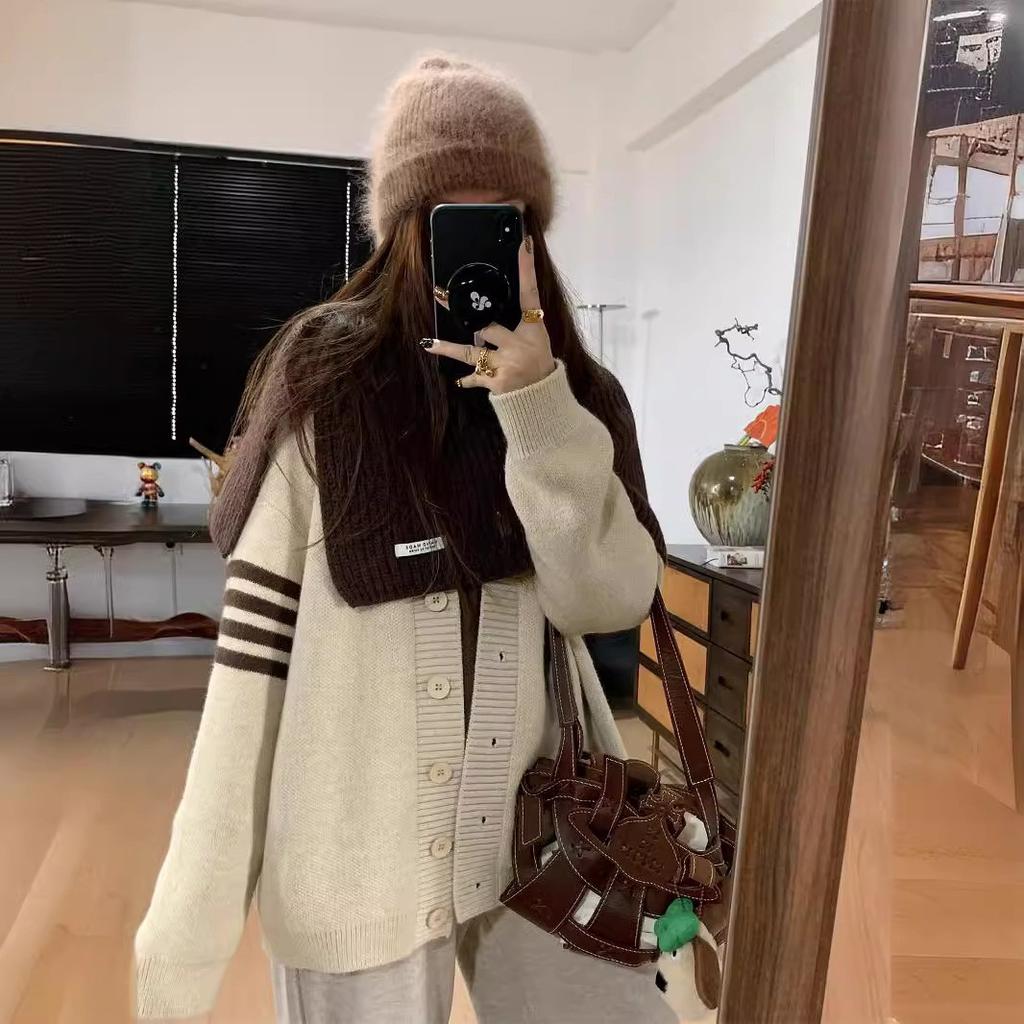 2025 autumn and winter new lazy wind loose outer sweater jacket Korean version color matching striped v-neck knitted cardigan women