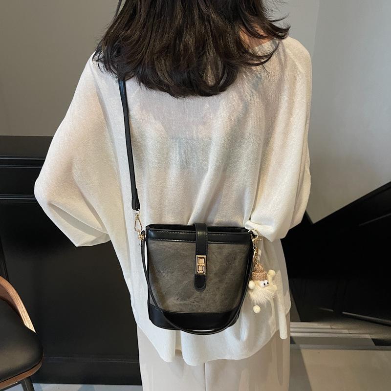 Ins Texture Handbag Women's 2025 New Fashion Small Bag Retro Bucket Bag Shoulder Bag Messenger Bag