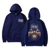 Das Musikalbum "Lava" der französischen Metalband Gojira zeigt einen bedruckten Hoodie, ein Sweatshirt und einen lässigen sportlichen Pullover auf der Straße.