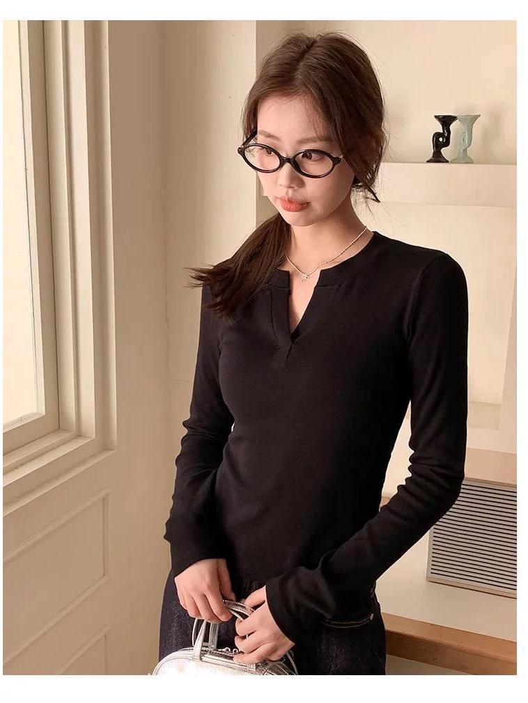 Women's Slim Fit 95% Cotton V-neck Long Sleeve Base Layer Top for Spring and Autumn